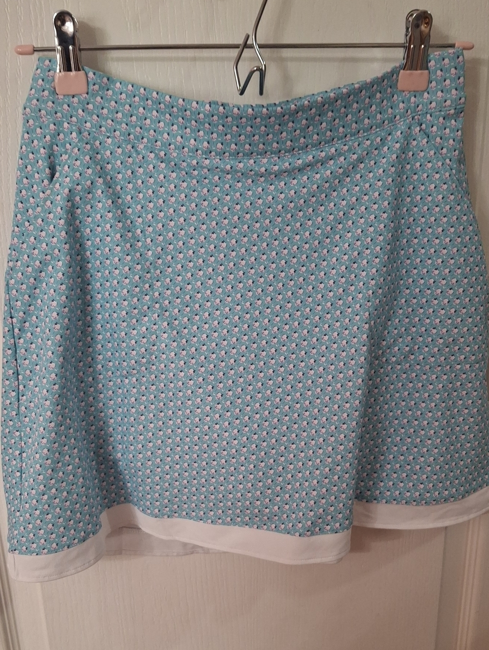 Peter Millar Women’s XS Aqua Fish Print Golf Skort with White Trim Like New